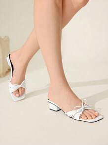 CUCCOO CHICEST 女士皮革蝴蝶结镂空绑带交叉方头粗跟凉鞋，白色/黑色拼色优雅休闲高跟鞋，适合下午茶、约会、度假、百搭基本款