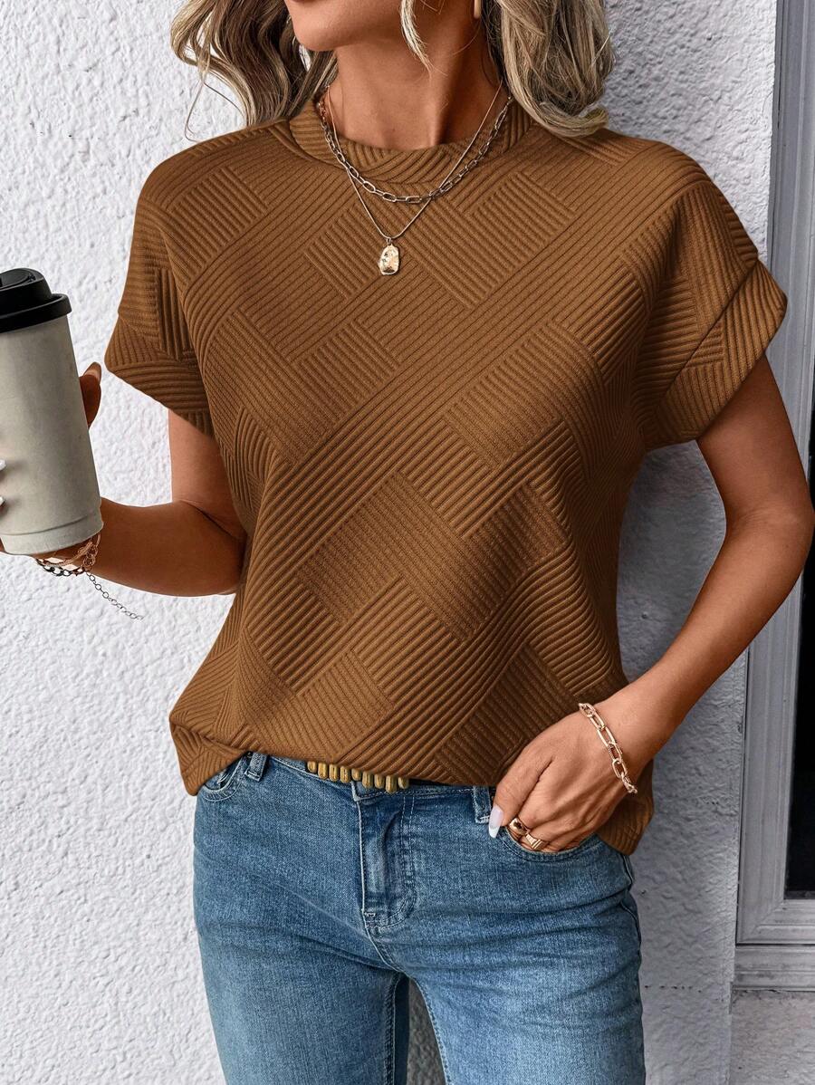 SHEIN LUNE Camiseta de mujer de manga corta con cuello redondo, tela texturizada y estampado de murciélago beige - Óxido marrón - Ver 1
