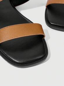 HighSole Damen Bequeme Cuccoo Kausal PU Leder weiße Pantoffeln mit quadratischem Strass Dekor, runder Zehenbereich und dicker Sohle