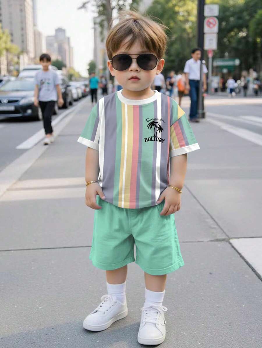 SHEIN 2 pièces Ensemble t-shirt à manches courtes col rond et short, style garçon décontracté classique, avec imprimé rayures arc-en-ciel et silhouette d'arbre, adapté pour l'été, la plage, les loisirs, les vacances et l'extérieur - Multicolore - Voir 1