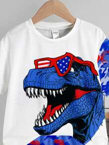 SHEIN 2 件套年轻男孩休闲卡通恐龙图案圆领短袖 T 恤和短裤套装，适合夏季