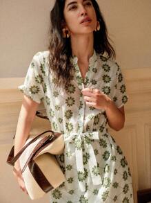 Écloséra Vestido de mujer de manga corta con estampado de flores de líneas verdes sobre base blanca y cintura elástica - Blanco - Ver 3