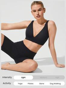 GLOWMODE FeatherFit™ Studio Crush V-Ausschnitt Kragen Abnehmbare Cups Kreuzgurt Sport-BH Für Geringen Aufprall Yoga Pilates Barre Studio Tägliches Lässig Tragen