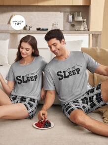SHEIN Bộ đồ ngủ họa tiết chữ cái thoải mái, dễ thương, phù hợp với các cặp đôi, áo cổ tròn tay ngắn và quần short kẻ sọc dành cho nam, quà tặng bạn trai - Xám - Xem 1