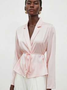 Aveloria Modichic 通勤百搭成熟优雅优雅简约时尚翻领飘逸腰带腰部设计长袖女衬衫 - 淺粉色 - 查看 1