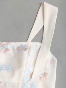 Sweetra 新款春秋法式杏色刺绣方领收腰可爱甜美优雅迷你连衣裙女 - 杏色 - 查看 3