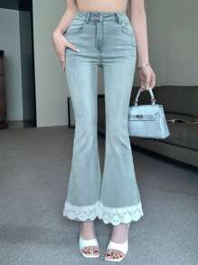 DAZY 优雅蕾丝拼布喇叭腿女式牛仔裤 - 淺色水洗藍 - 查看 4