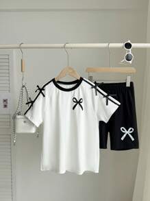 SHEIN 2 件套青少年女孩休闲百搭美式学院风，蝴蝶结装饰节日主题，黑白拼接宽松短袖蝴蝶结印花 T 恤和黑色紧身短裤，适合上学、郊游、度假、春夏季年轻女孩套装夏季