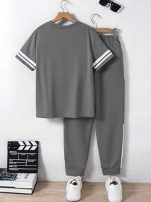 SHEIN 2pcs Kids Tween Boy Casual Versatile Printed Pattern Mix Thick & Thin Stripes Round Neck Short Sleeve T-Shirt + Jogger Pants Knit Set - Grey - View 2