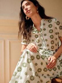 Écloséra Vestido de mujer de manga corta con estampado de flores de líneas verdes sobre base blanca y cintura elástica - Blanco - Ver 5