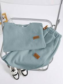 SHEIN 2pcs Tween Boys' Casual Korean White Solid Loose Knit Textured Soft Fabric College Style Round Neck Short Sleeve T-Shirt And Shorts Set, Suitable For Spring/Summer, College, Home, Daily Wear, Sports, Birthday Party, Outings, Basic & Minimalist Boy Casual Sets