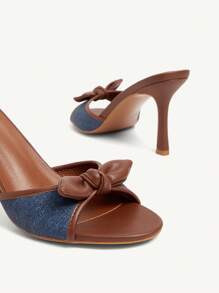 CUCCOO CHICEST Sandali con tacco a spillo e punta tonda con fiocco, eleganti e alla moda, con blocchi di colore in finta pelle e tessuto, slip-on con tacco alto per l'estate, per il tè, appuntamenti, vacanze, nei colori marrone e blu