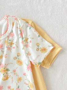 Set de 2 piezas para niñas pequeñas: Top de manga corta y ajustada, junto con pantalones estampados con flores, para un look casual y lindo para estar en casa