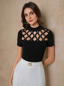 Amorya 女士珍珠裝飾和中空細節t恤