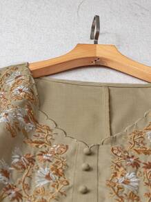 SHEIN LUNE CURVE 大码女式花卉刺绣V领灯笼袖系带度假连衣裙 - 杏色 - 查看 6