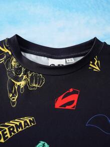 SUPERMAN X SHEIN Tween Boy 霓虹彩色超级英雄印花黑色休闲酷炫落肩短袖 T 恤
