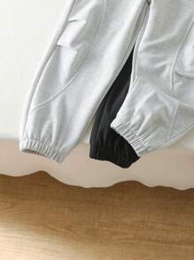 2 szt. Chłopięce sportowe spodnie w stylu Split plisowany design ze sztucznym ściągaczem, ozdobne litery, długie, odpowiednie do codziennego noszenia, szkoły, sportu, wiosny/lata/jesieni