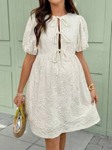 SHEIN Schwangeren Frauen Texturiertes Vorder-Bindeband Kleid mit kurzen Puffärmeln für den Urlaub