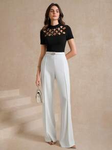 Amorya 女士珍珠裝飾和中空細節t恤