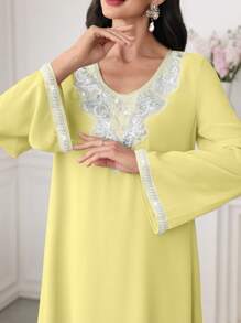 Al Najma 女式珠饰亮片装饰喇叭袖阿拉伯风格连衣裙 - 黃色 - 查看 1