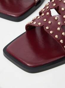 MOTF PREMIUM SQUARE TOE RIVET FLAT SANDALS - Burgundy - View 6