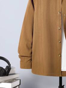 SHEIN 休闲秋季青少年男童纹理罗纹领口袋长袖衬衫，百搭日常商务穿着，棕色衬衫，秋冬季 - 棕色 - 查看 7