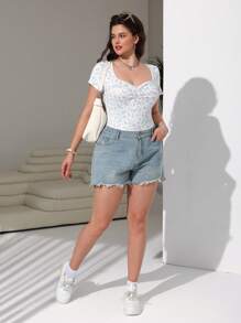 Solflare Plus Size Sweetheart Collar Short Sleeve Blue & White Floral Ruched Bodysuit, Elegant Style, For Summer