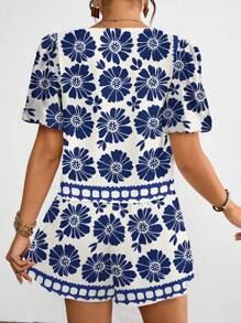 SHEIN VCAY Casual Holiday Blue & White Floral V-Neck Short Sleeve Shorts 2 Pieces Set, Summer Beach Vacation Outfit