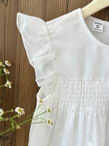 SHEIN Vintaside Kids Modisches Mädchen Sommer Set mit rundem Kragen weißem Ärmellos-Top und passendem minimalistischen rosa Shorts