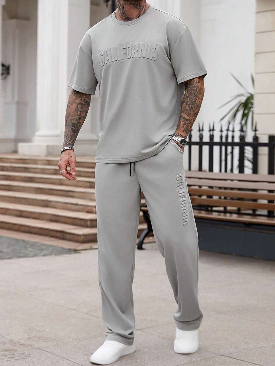 Manfinity Homme 男士休闲字母压花短袖T恤和抽绳腰长裤套装，夏季男士两件套运动裤男装套装 - 淺灰色 - 查看 1