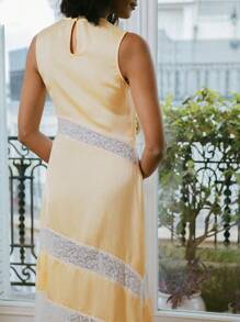 SHEIN Unity Vestito midi in satin di stile vintage a vestibilità ampia di colore giallo burro con pannelli asimmetrici in pizzo