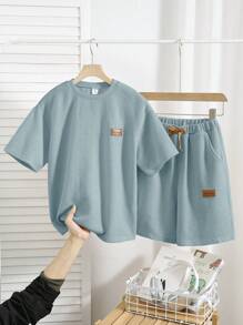 SHEIN 2pcs Tween Boys' Casual Korean White Solid Loose Knit Textured Soft Fabric College Style Round Neck Short Sleeve T-Shirt And Shorts Set, Suitable For Spring/Summer, College, Home, Daily Wear, Sports, Birthday Party, Outings, Basic & Minimalist Boy Casual Sets