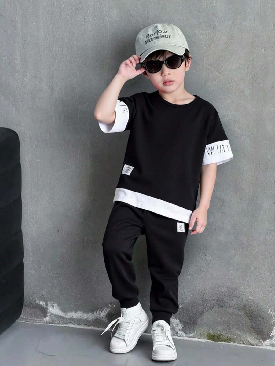 SHEIN Genkimix Kids 2 件套小男孩夏季服装,圆领拼色短袖 T 恤和裤子,休闲运动风格,适合日常穿着、运动、度假、节日 - 黑色 - 查看 1