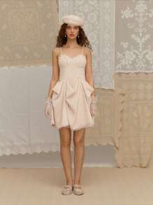 SHEIN MOD Elegantes Spaghettiträgerkleid mit einfarbigen Rüschen für Damen, Urlaubsoutfits für Damen, Strandoutfits für Damen, romantisches Date, zwei Tragemöglichkeiten, 2 in 1, einfarbiges Kleid mit Taillenabschluss,