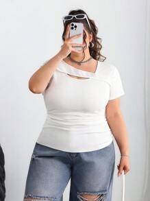 SHEIN CURVE+ 大码女式基本款纯白色短袖 T 恤，领口镂空设计，腰部褶皱细节，纹理罗纹面料，常规版型，春夏/大码 T 恤/图案 T 恤 - 白色 - 查看 8