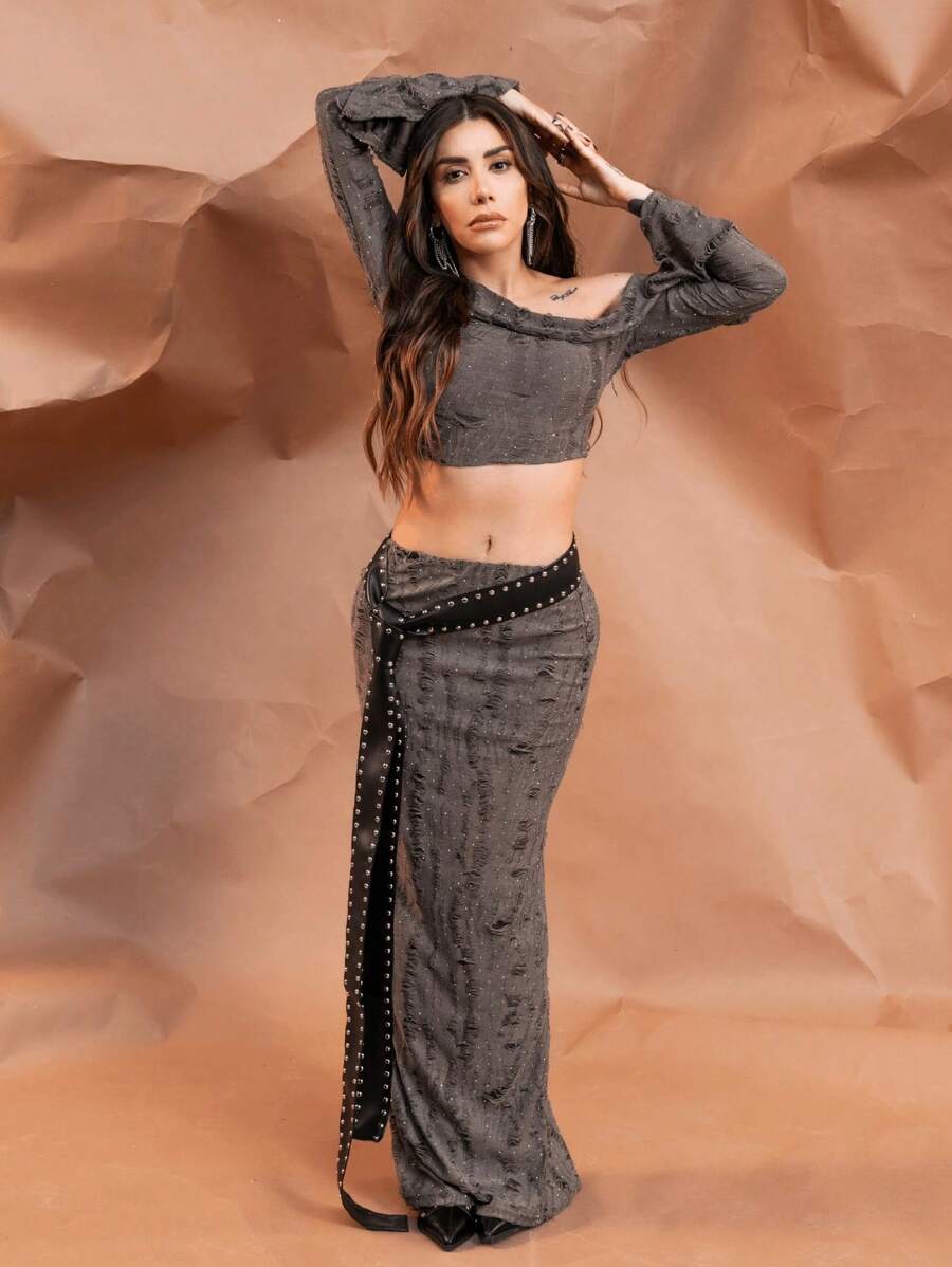 SHEIN X LOS FAVORITOS DE KARIME PINDTER MISSGUIDED 纹理做旧不对称领口和下摆喇叭形长袖上衣