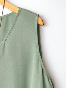 Linhara Set Kasual 2 Potong: Atasan Tanpa Lengan Leher V Warna Hijau Zaitun dan Celana Motif Bunga Vintage, Gaya Minimalis Cocok untuk Ukuran Plus, Pakaian Liburan Musim Panas - Hijau - View 3