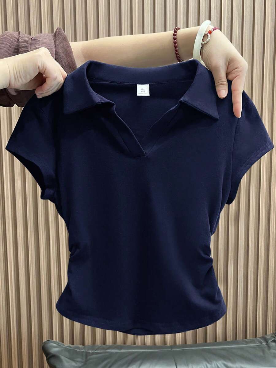 SHEIN 少女蓝色百搭方形 V 领短袖 T 恤，设计师风格，夏季休闲 Polo 衫，齐腰长款，修身剪裁，干净的女孩