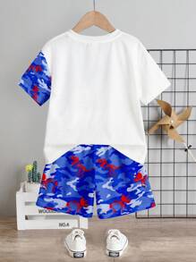 SHEIN 2 件套年轻男孩休闲卡通恐龙图案圆领短袖 T 恤和短裤套装，适合夏季