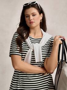 SHEIN LUNE 大码黑白条纹圆领短袖休闲T恤连衣裙夏季度假女沙滩度假装休闲连衣裙百搭春夏柔软舒适 - 黑與白 - 查看 6