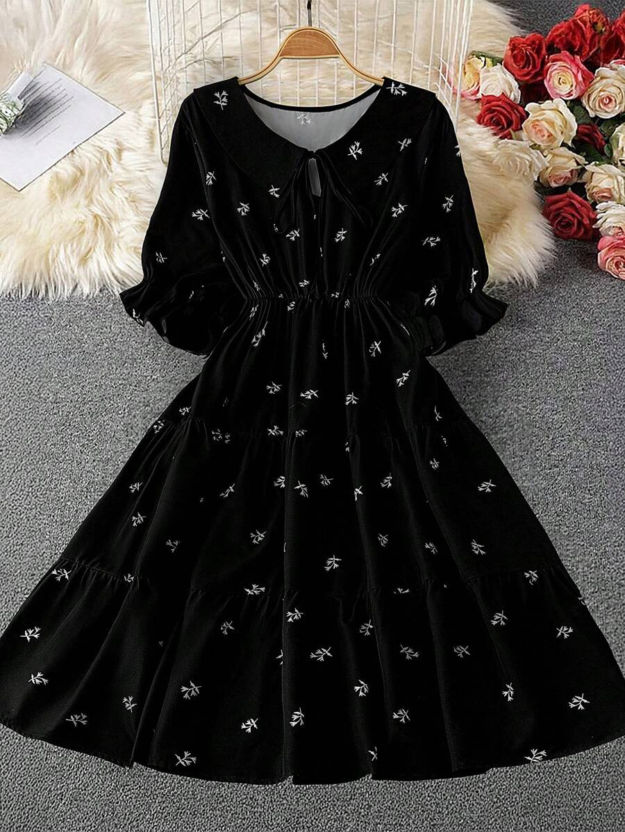 SHEIN Clasi Vestido informal de verano con mangas acampanadas y estampado total para tallas grandes - Negro - Ver 1