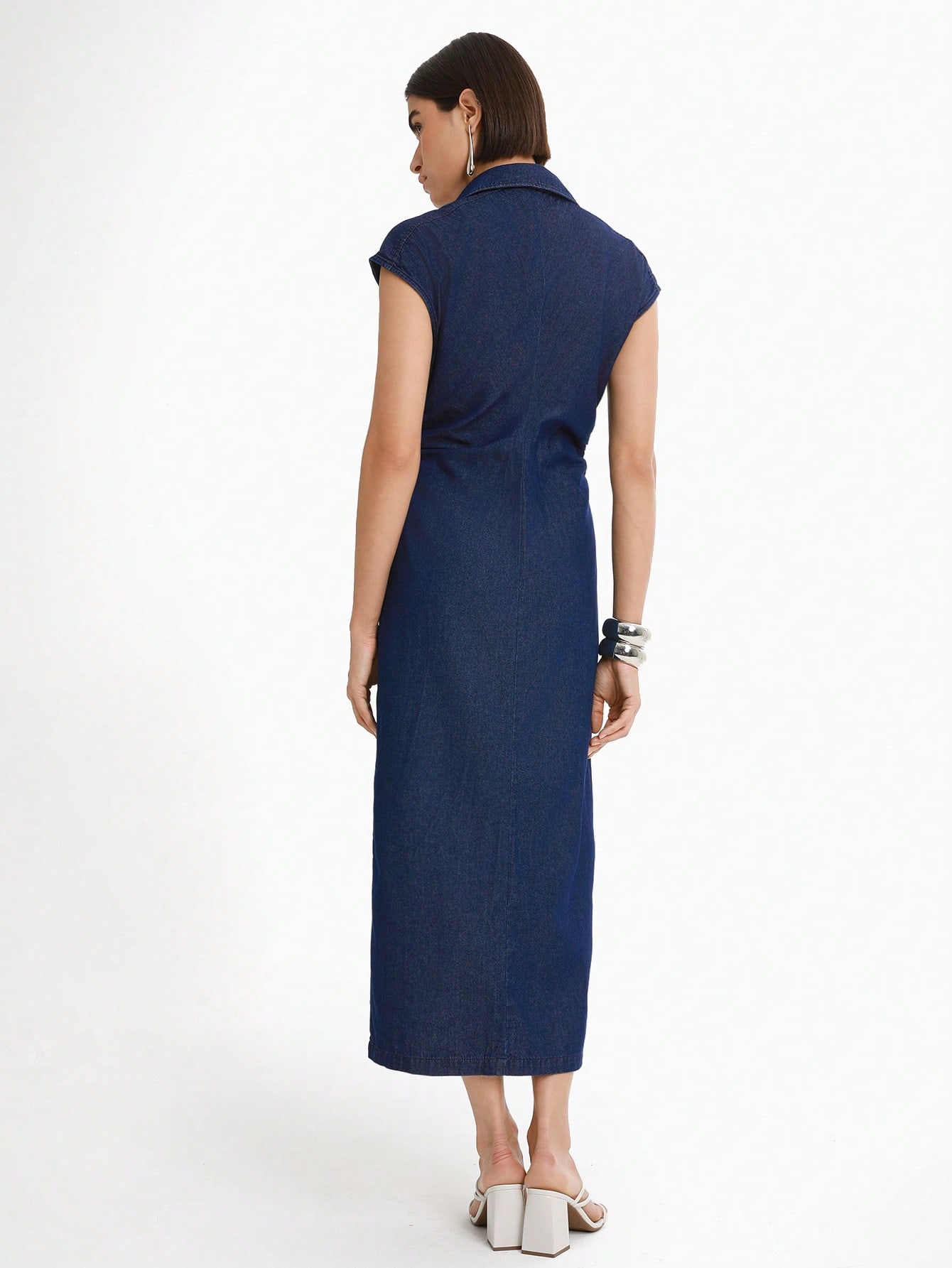 Daynim فستان جينز مستقيم بياقة مفرودة بدون أكمام ل...