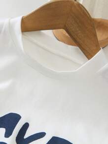 Young Boy Round Neck Print Graphic Tank Top Paired With Denim Jeans, Casual Personalized Outfit Suitable For Daily Life, Summer, Holiday, Summer, Travel, School, Campus, College - Multicolor - View 4