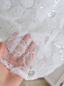 Flirla Elegantes Minikleid in Große Größen mit weißem Blumenmuster, Pailletten-Dekor, Mesh, Schleife an der Schulter, ärmellos, A-Linie, tailliert, vielseitiges Lässig-Design geeignet für viele Anlässe wie Pendeln, Einkaufen, Unterhaltung, Fotografie, bequemes und modisches Material & Stil mit hohem Preis-Leistungs-Verhältnis