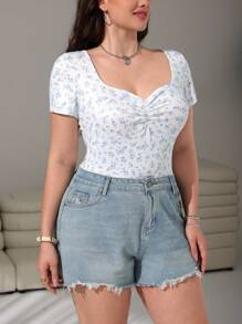 Solflare Plus Size Sweetheart Collar Short Sleeve Blue & White Floral Ruched Bodysuit, Elegant Style, For Summer
