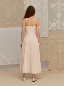 SHEIN MOD Elegantes Spaghettiträgerkleid mit einfarbigen Rüschen für Damen, Urlaubsoutfits für Damen, Strandoutfits für Damen, romantisches Date, zwei Tragemöglichkeiten, 2 in 1, einfarbiges Kleid mit Taillenabschluss,