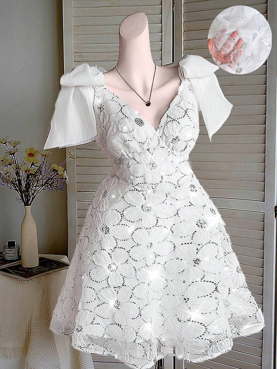 Flirla Elegantes Minikleid in Große Größen mit weißem Blumenmuster, Pailletten-Dekor, Mesh, Schleife an der Schulter, ärmellos, A-Linie, tailliert, vielseitiges Lässig-Design geeignet für viele Anlässe wie Pendeln, Einkaufen, Unterhaltung, Fotografie, bequemes und modisches Material & Stil mit hohem Preis-Leistungs-Verhältnis