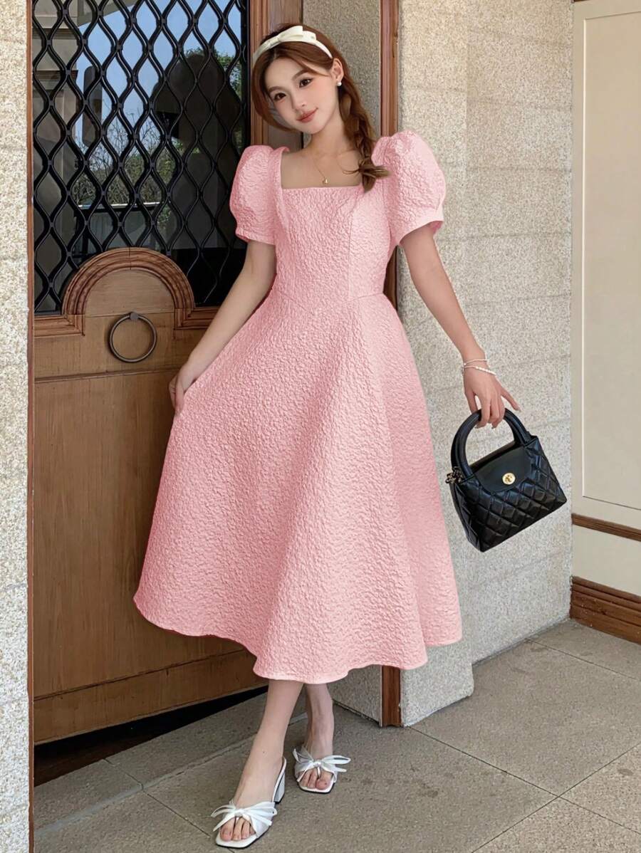 SHEIN Leap Crew Vestido midi de línea A, cuello cuadrado, manga abullonada, textura tejida, color rosa sólido, elegante y retro, adecuado para fiestas, eventos elegantes, compras, bodas, fiestas de cumpleaños, bailes y ocasiones de dama de honor para chicas adolescentes - Rosa - Ver 1