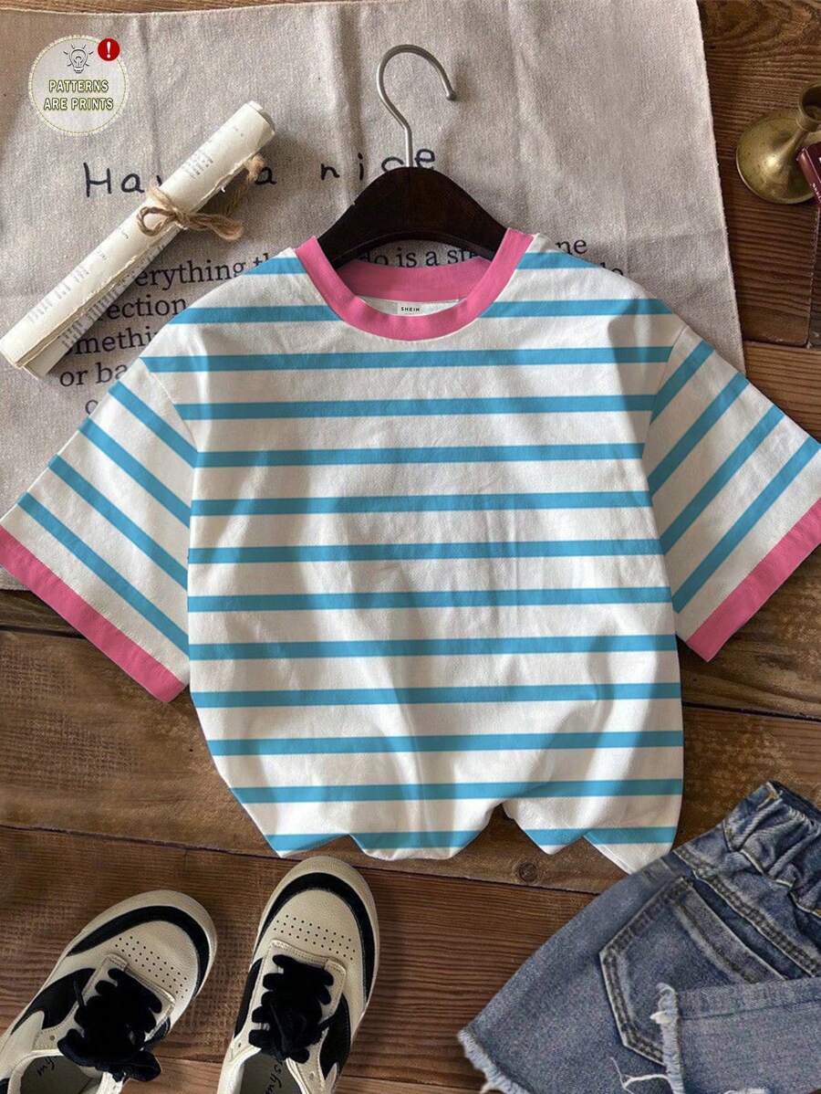 SHEIN Leap Crew 少女休闲简约粉色和蓝色条纹印花超大针织 T 恤，适合夏季上衣，儿童图案 T 恤，轻松舒适，家庭出游季节，家庭出游，休闲装，家庭出游，家居清新，优雅，酷炫服装系列，轻松舒适，轻松运动 - 彩色 - 查看 1