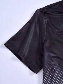SHEIN Tween Jungen Sport Set mit 2 Teilen: Kurzarm T-Shirt mit Fußball Grafik und Shorts